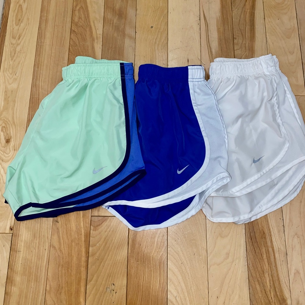Nike women’s tempo running shorts
